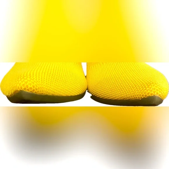 ***Rothys*** WOMENS Mustard Color Pointed Toe Flats. Discontinued Color, Size  9 - Picture 4 of 7